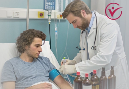 Врач ставить капельницу больному